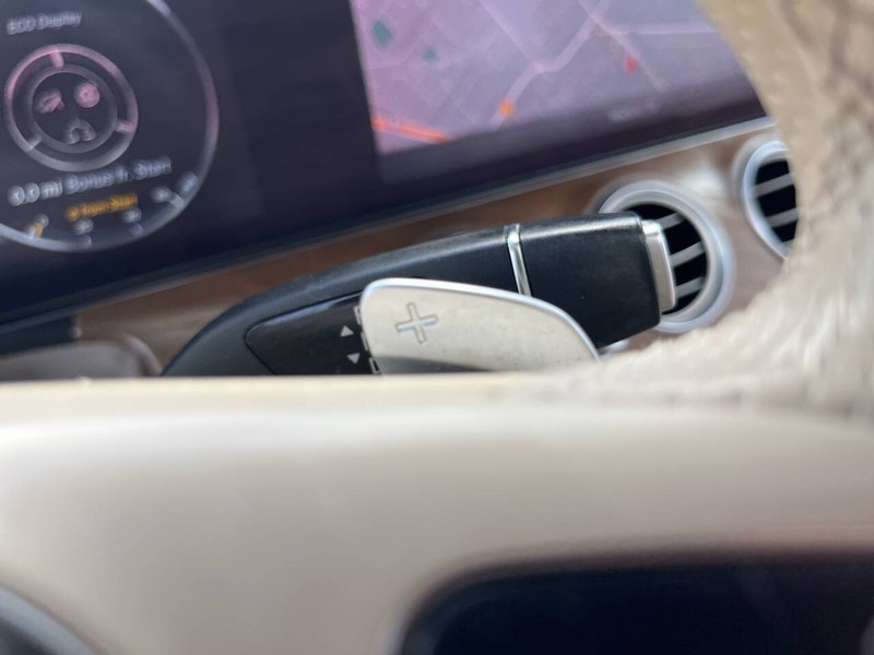 Mercedes-Benz E-Class Vehicle Image 13