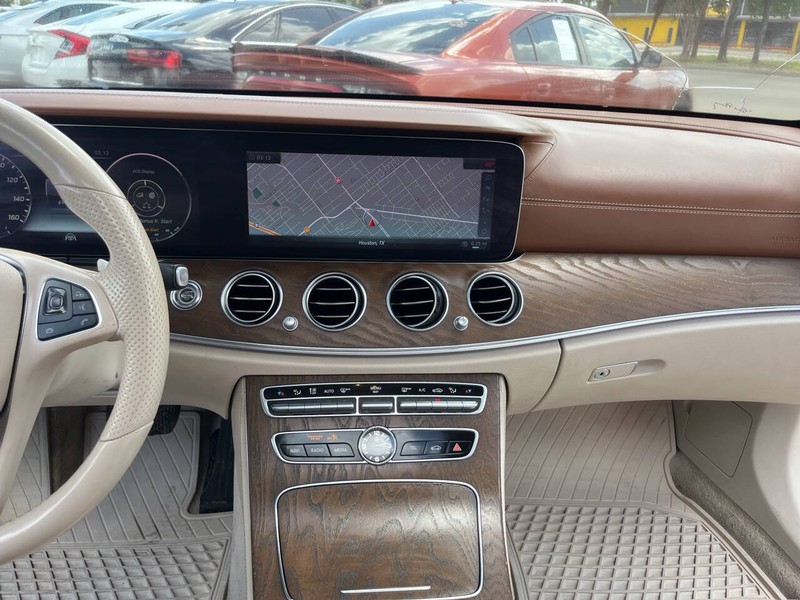 Mercedes-Benz E-Class Vehicle Image 14