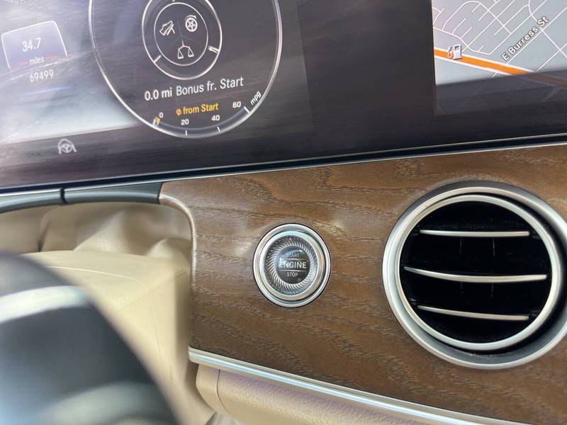 Mercedes-Benz E-Class Vehicle Image 15