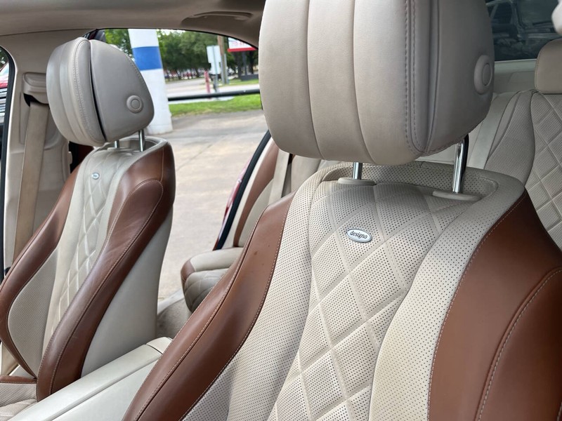 Mercedes-Benz E-Class Vehicle Image 19