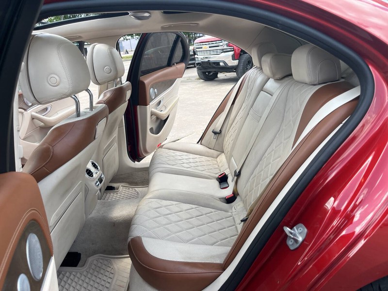 Mercedes-Benz E-Class Vehicle Image 22