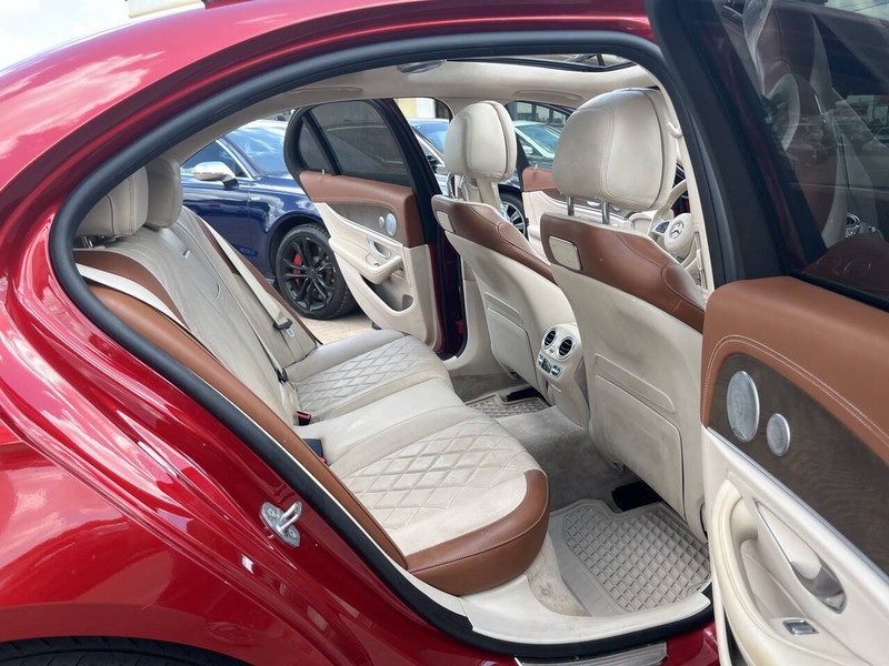 Mercedes-Benz E-Class Vehicle Image 26