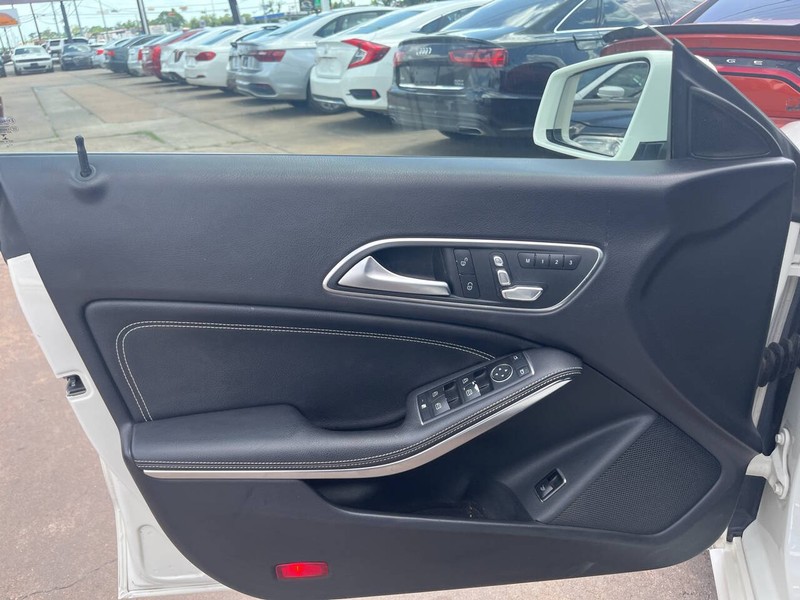 Mercedes-Benz CLA Vehicle Image 06