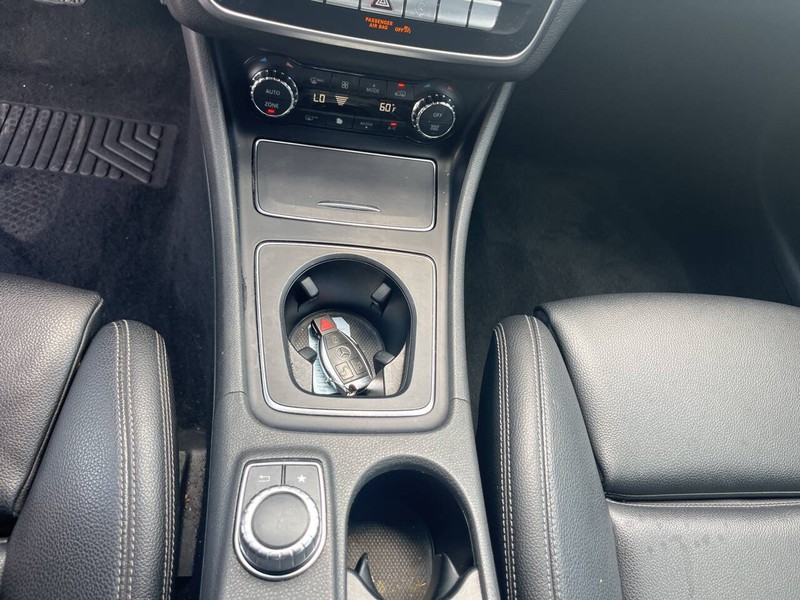 Mercedes-Benz CLA Vehicle Image 15
