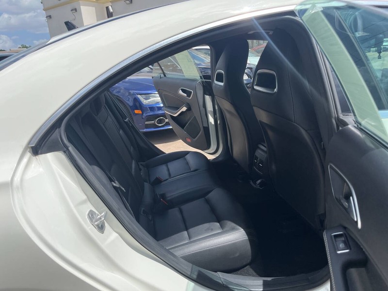 Mercedes-Benz CLA Vehicle Image 21
