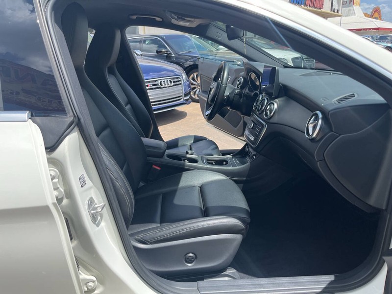 Mercedes-Benz CLA Vehicle Image 22