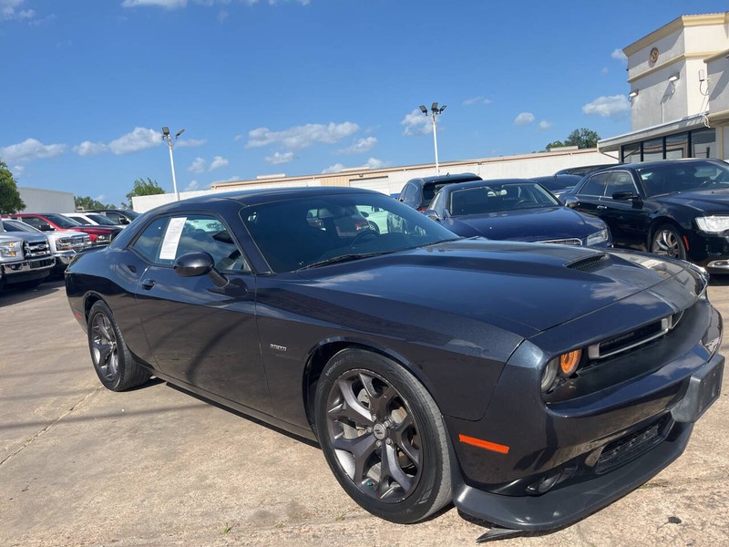Dodge Challenger Vehicle Image 02