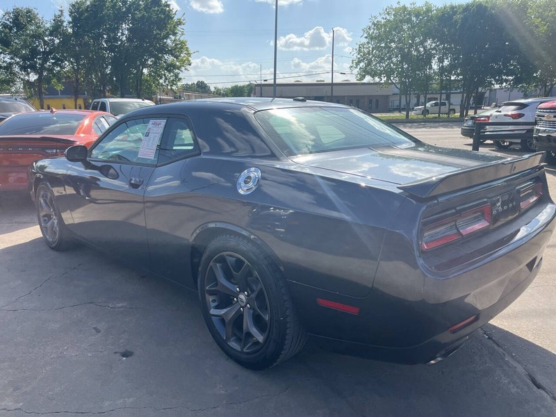Dodge Challenger Vehicle Image 04