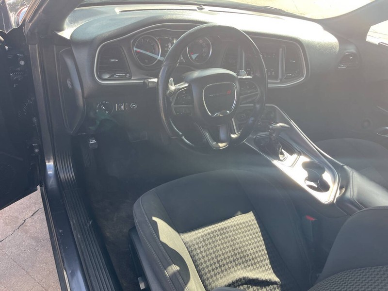 Dodge Challenger Vehicle Image 07