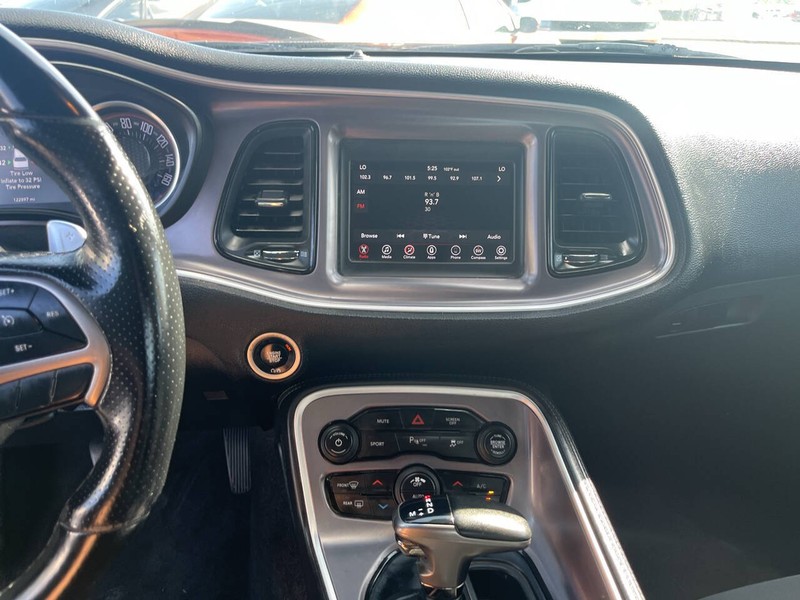 Dodge Challenger Vehicle Image 12