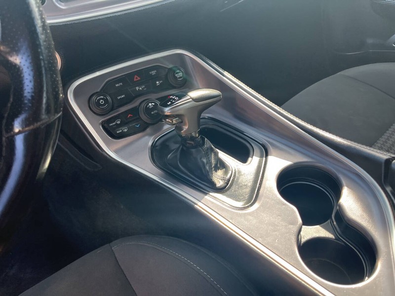 Dodge Challenger Vehicle Image 14