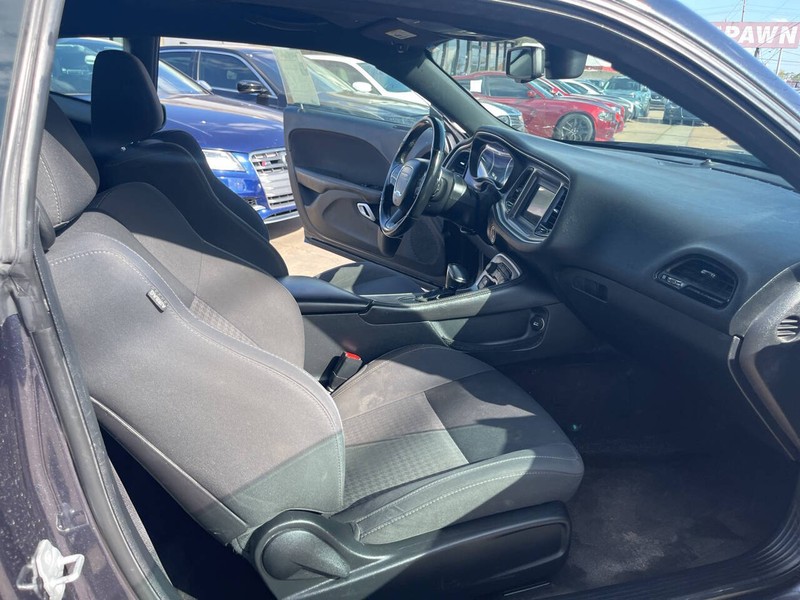 Dodge Challenger Vehicle Image 18
