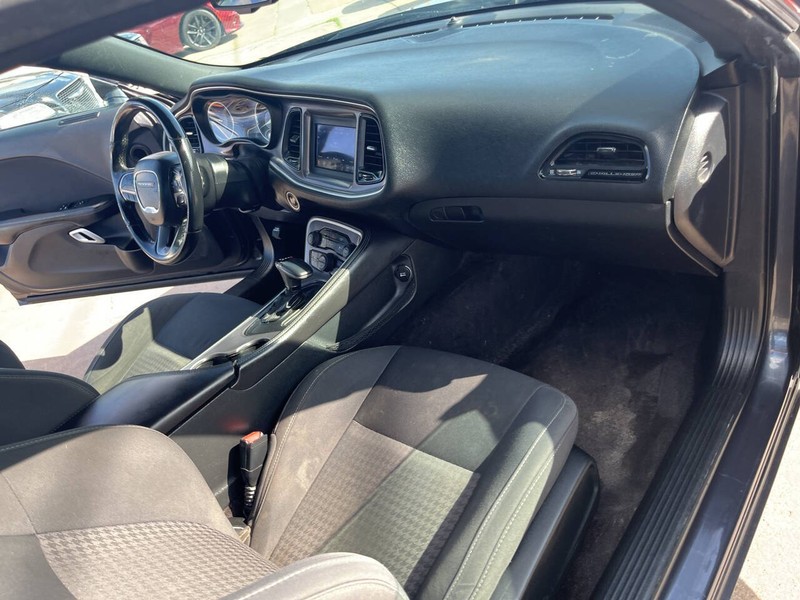 Dodge Challenger Vehicle Image 19