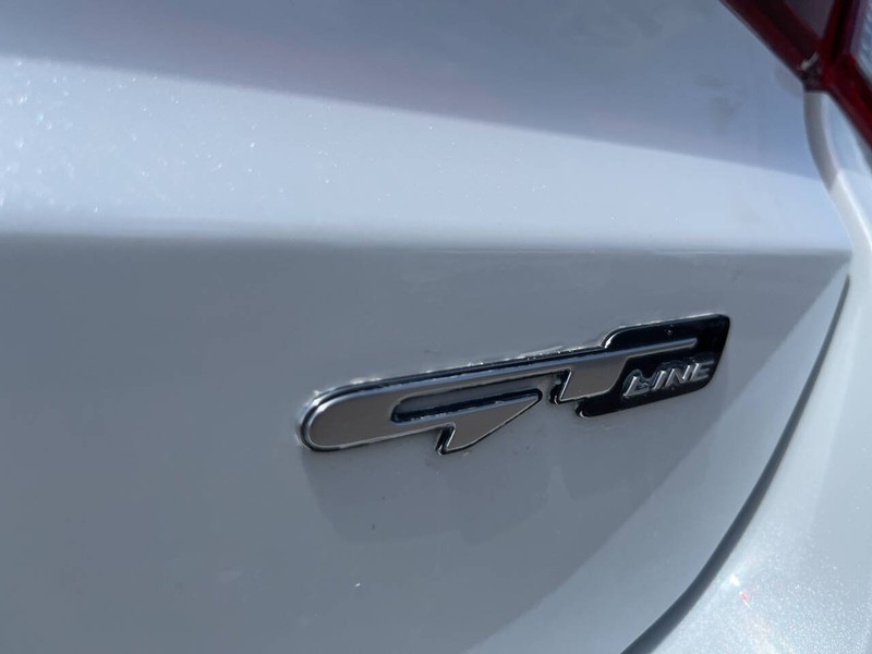 Kia K5 Vehicle Image 06
