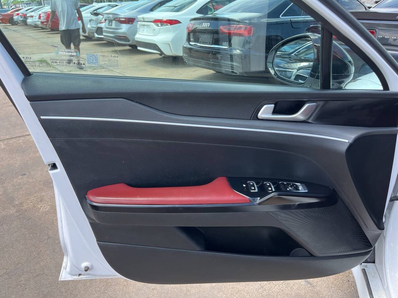 Kia K5 Vehicle Image 07
