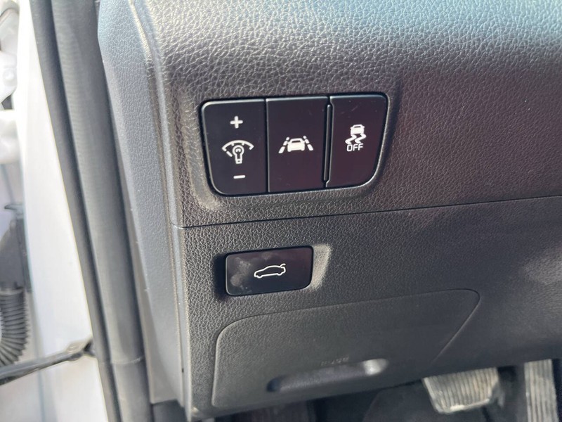 Kia K5 Vehicle Image 09