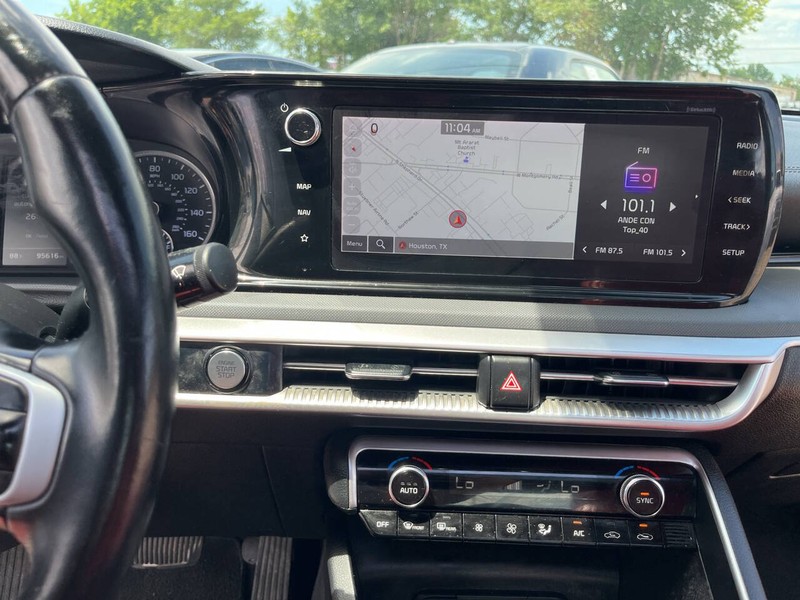 Kia K5 Vehicle Image 13
