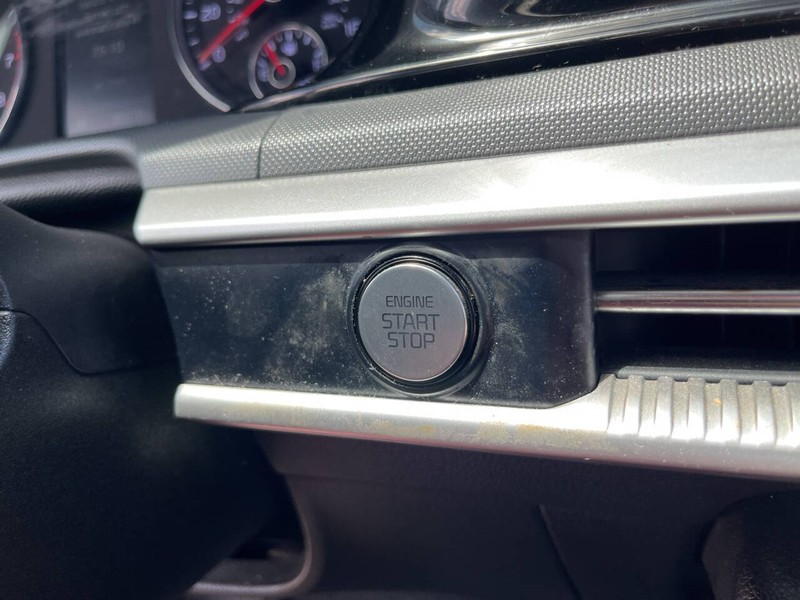 Kia K5 Vehicle Image 14
