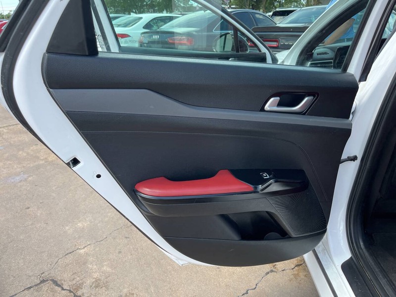 Kia K5 Vehicle Image 19