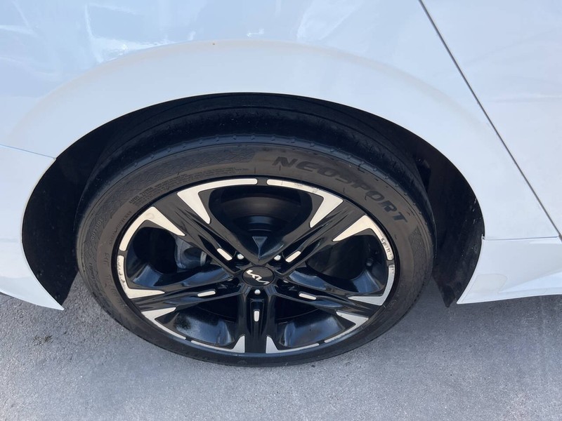 Kia K5 Vehicle Image 29