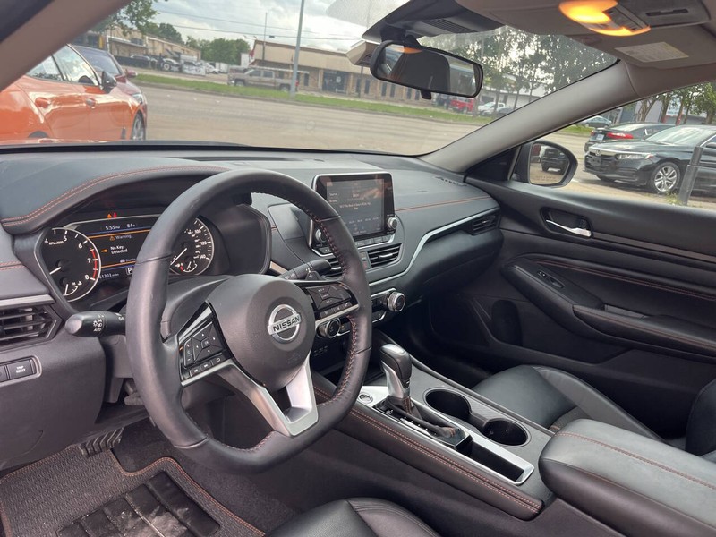 Nissan Altima Vehicle Image 09