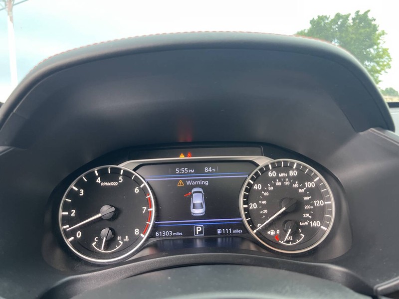 Nissan Altima Vehicle Image 10