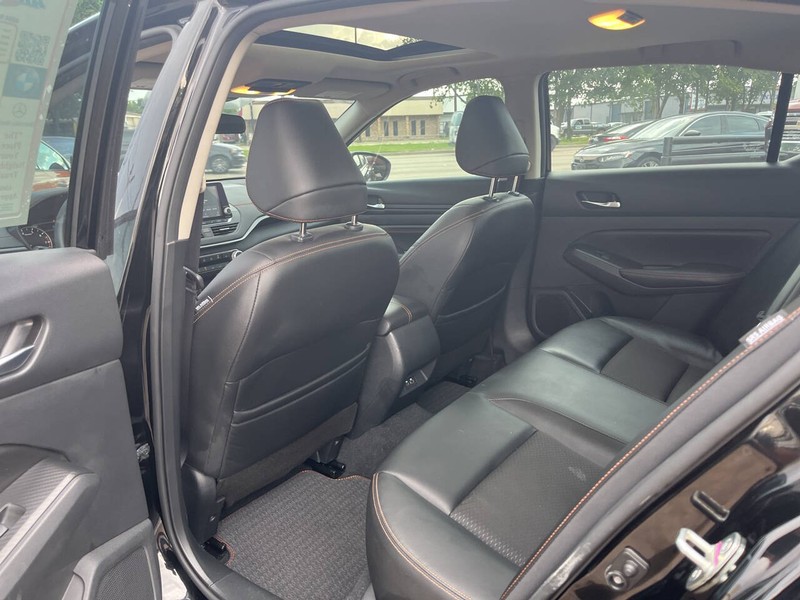 Nissan Altima Vehicle Image 22
