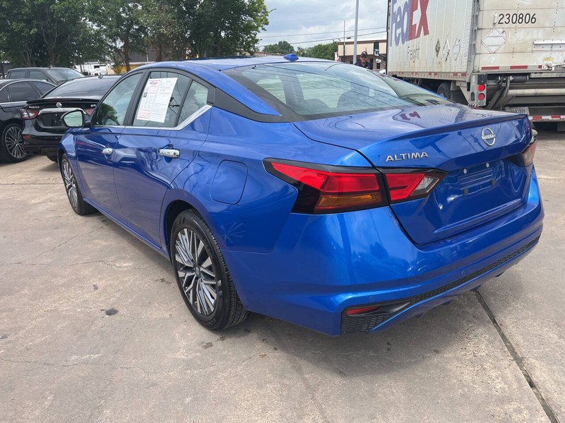 Nissan Altima Vehicle Image 04