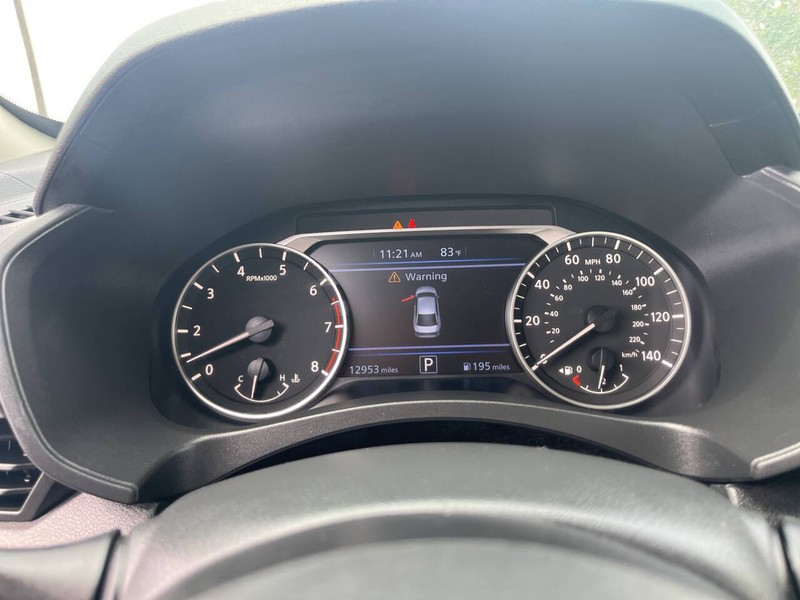 Nissan Altima Vehicle Image 10