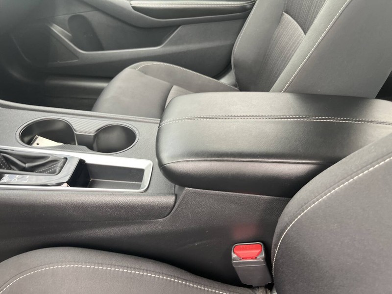Nissan Altima Vehicle Image 13