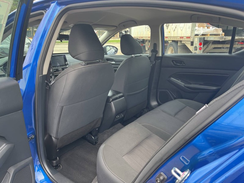 Nissan Altima Vehicle Image 15