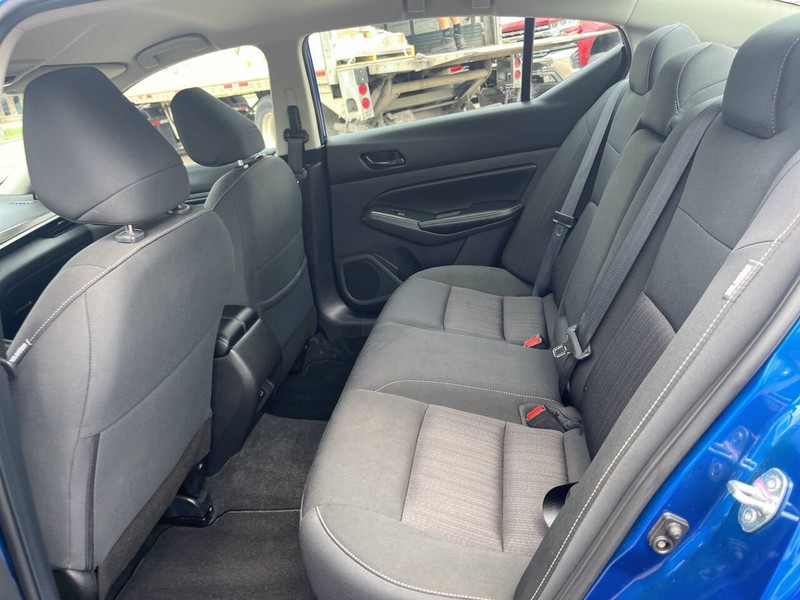 Nissan Altima Vehicle Image 16