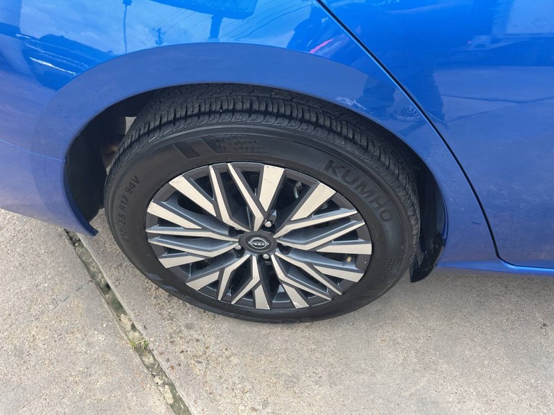 Nissan Altima Vehicle Image 21