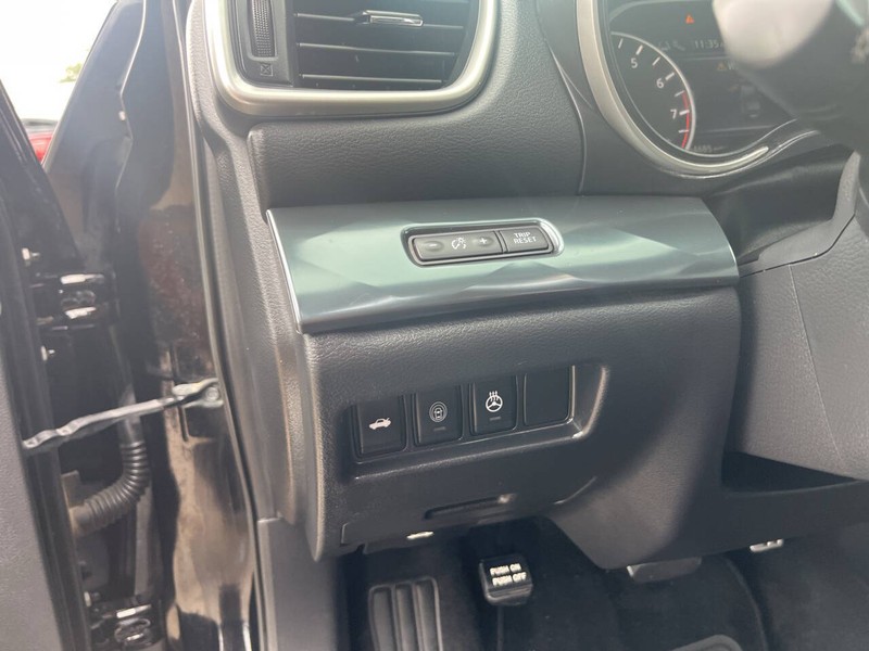 Nissan Maxima Vehicle Image 09