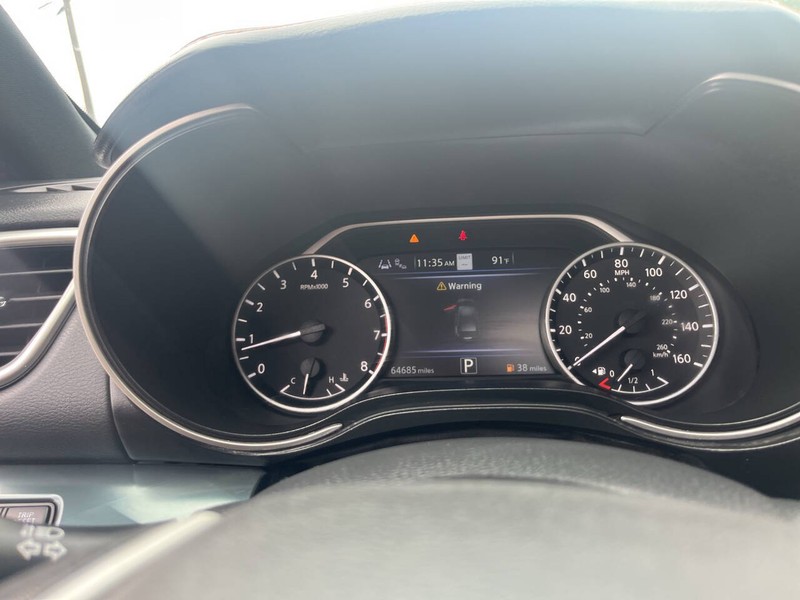 Nissan Maxima Vehicle Image 11