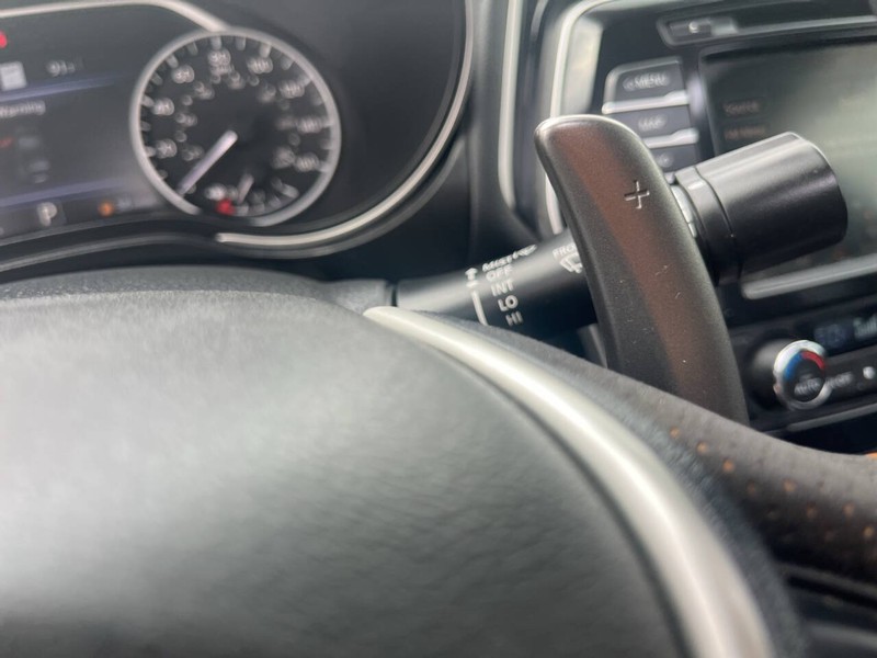 Nissan Maxima Vehicle Image 13