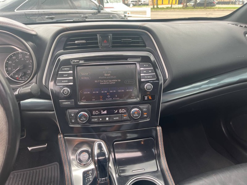 Nissan Maxima Vehicle Image 14