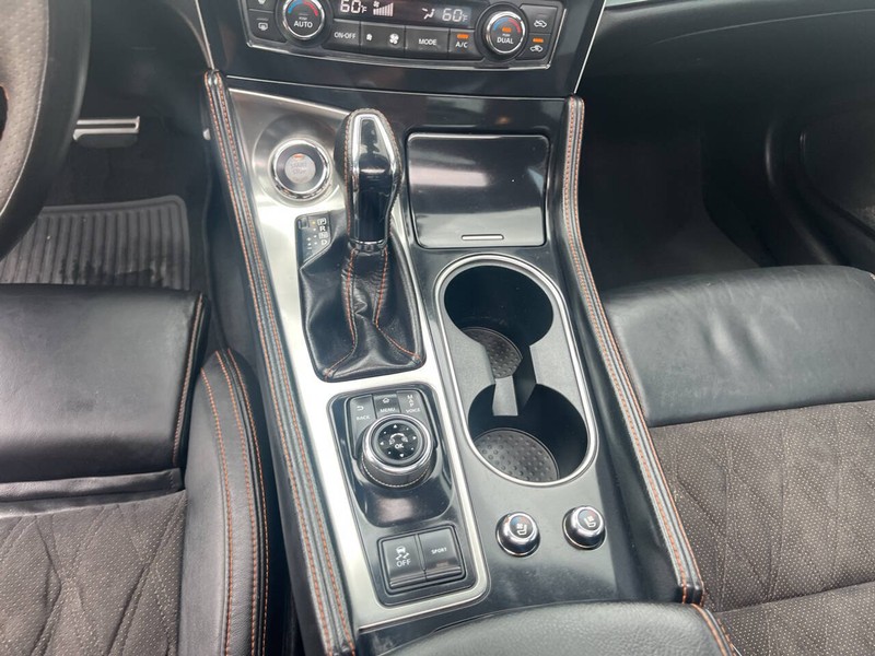 Nissan Maxima Vehicle Image 15