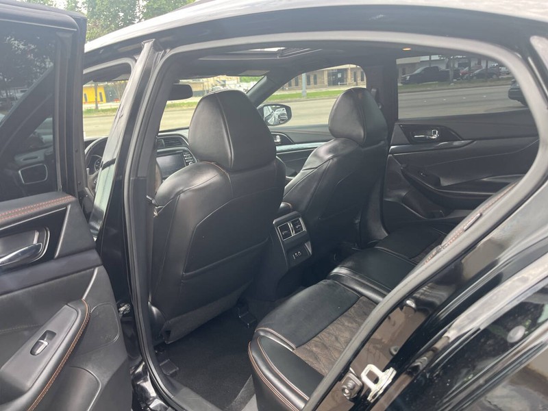Nissan Maxima Vehicle Image 17