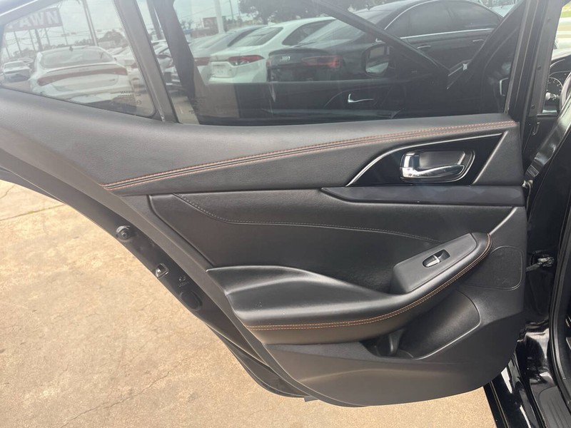 Nissan Maxima Vehicle Image 18