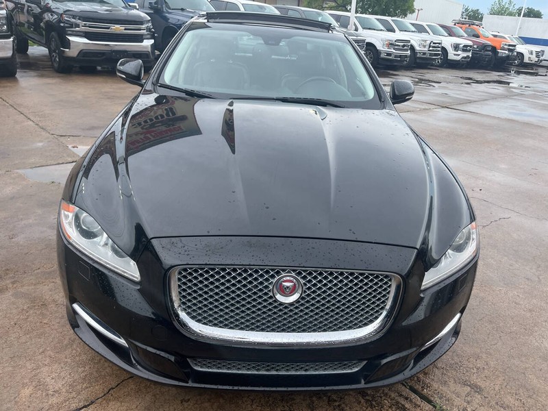 Jaguar XJ Vehicle Image 02