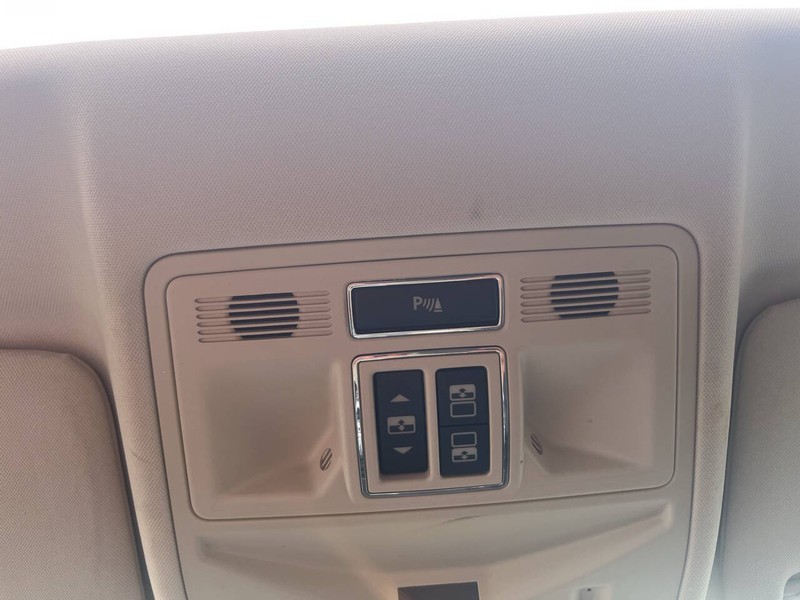 Jaguar XJ Vehicle Image 13