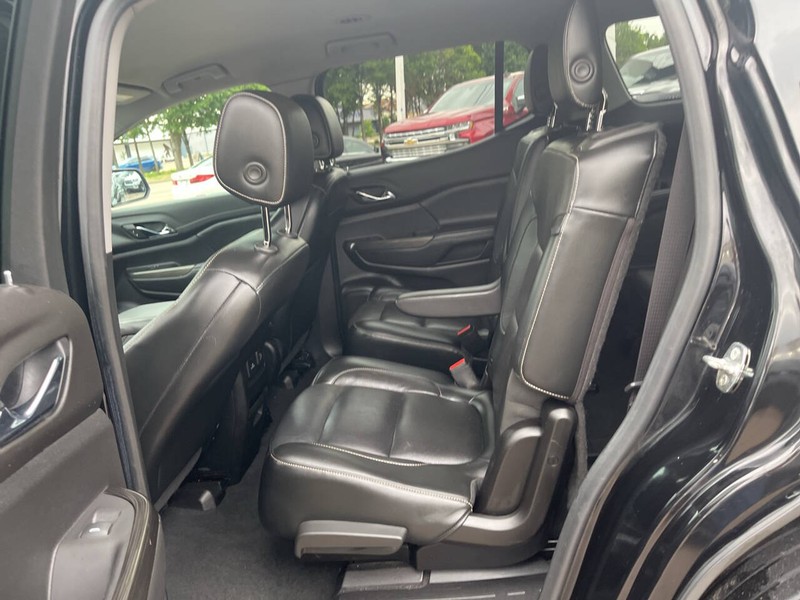 GMC Acadia Vehicle Image 14