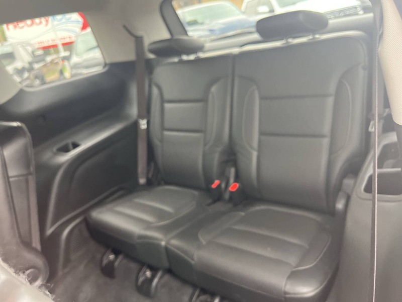GMC Acadia Vehicle Image 16