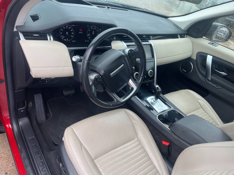 Land Rover Discovery Sport Vehicle Image 08