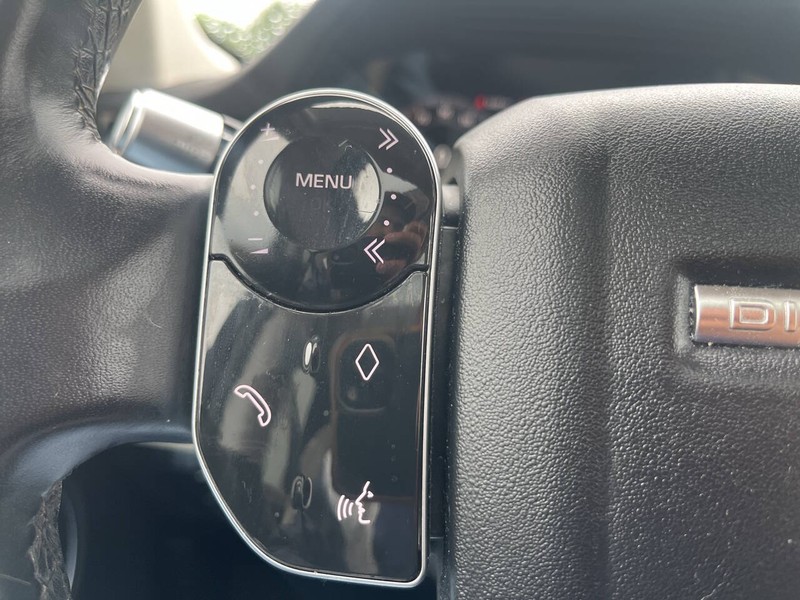 Land Rover Discovery Sport Vehicle Image 10