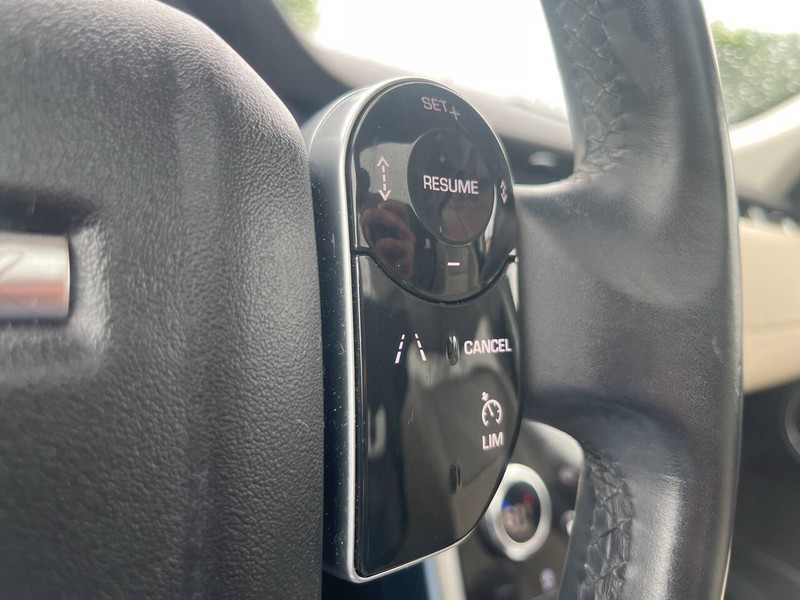 Land Rover Discovery Sport Vehicle Image 11
