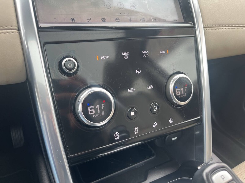 Land Rover Discovery Sport Vehicle Image 14