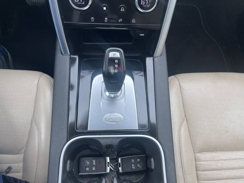 Land Rover Discovery Sport Vehicle Image 16