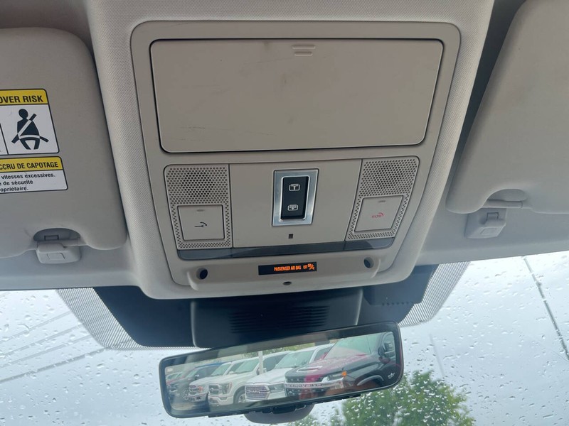 Land Rover Discovery Sport Vehicle Image 17